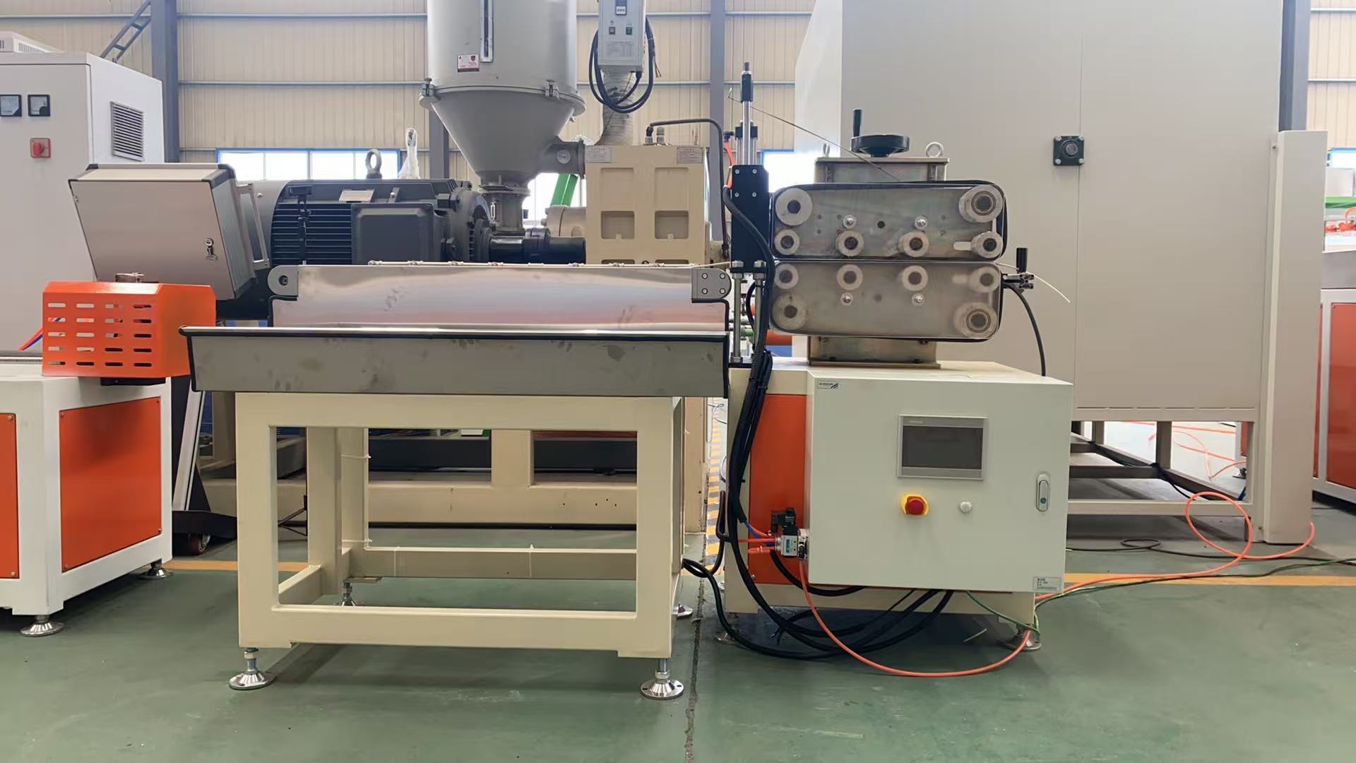 ​What are the advantages of rubber strip cutting machine?
