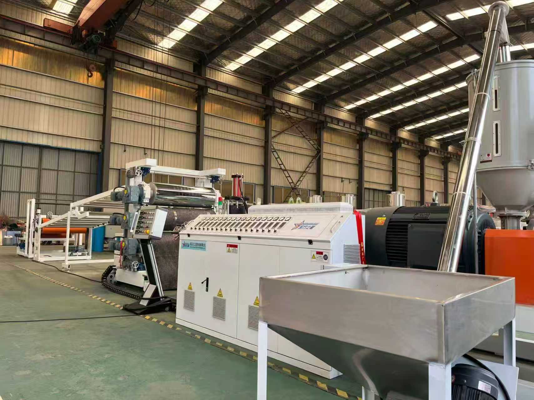 QINGDAO EASTSTAR Welcomes Clients for TPE/TPV/TPU/TPR Anti-Slip Mat Equipment Inspection